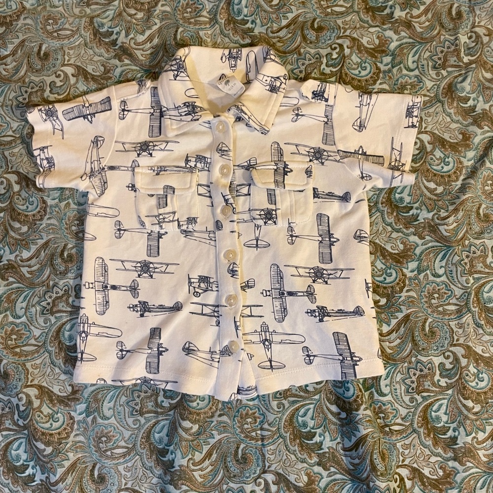 Kate Quinn short sleeve